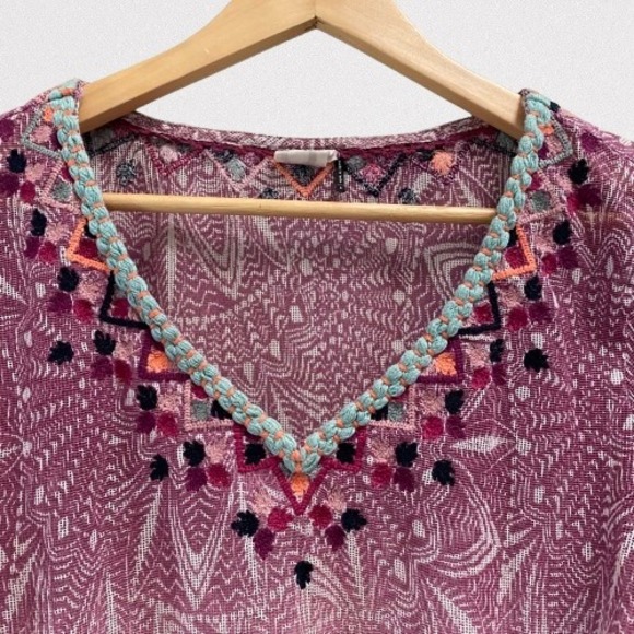 Akemi + Kin Anthropologie Arembepe Embroidered Mesh Ombre V Neck Small - Picture 3 of 5